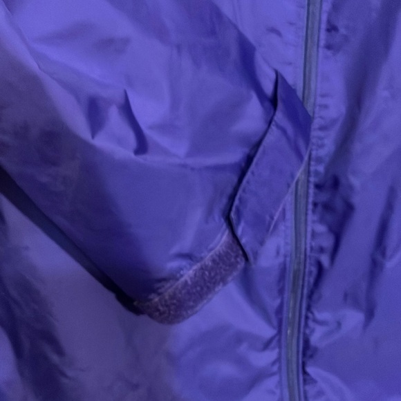 Cabela's women’s purple rain coat with storable hood  2XL - Picture 4 of 11